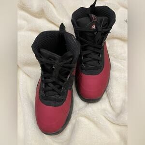 Nike Air Max Boys Burgundy and Black Boots Size 5.5 Youth